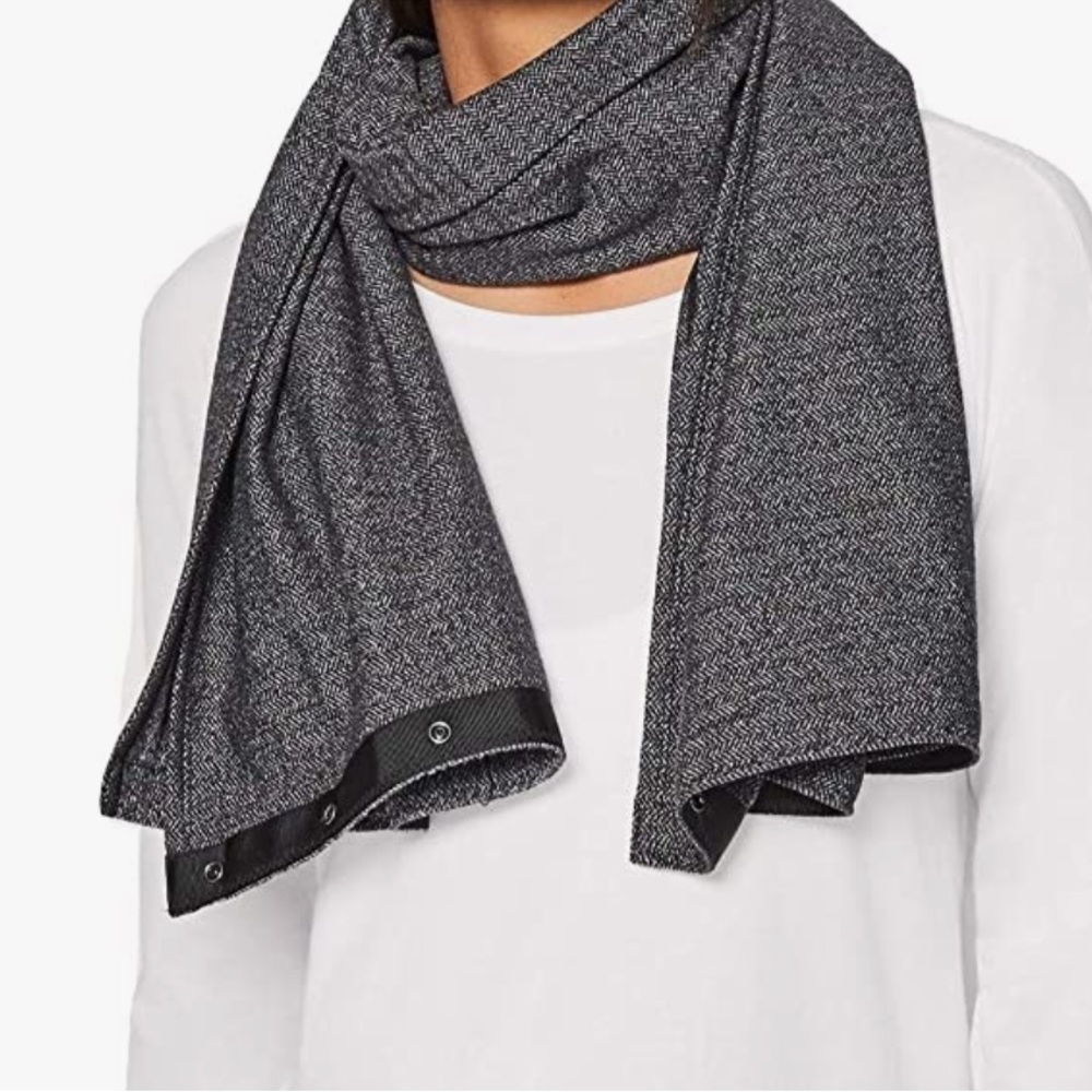 Lululemon gray herringbone vinyasa wrap scarf
